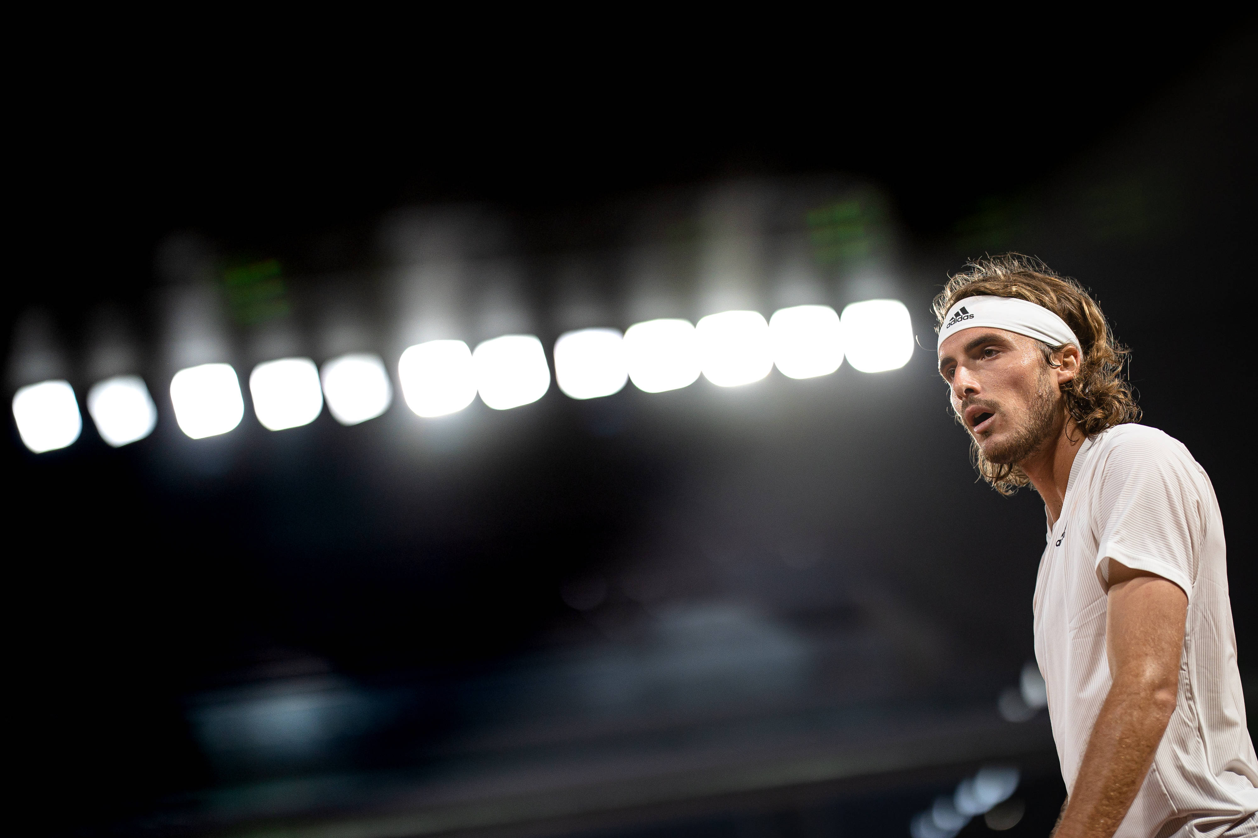 法国网球队轻取美国网球队,西西帕斯统治全场 法国网球队轻取美国网球队,西西帕斯统治全场