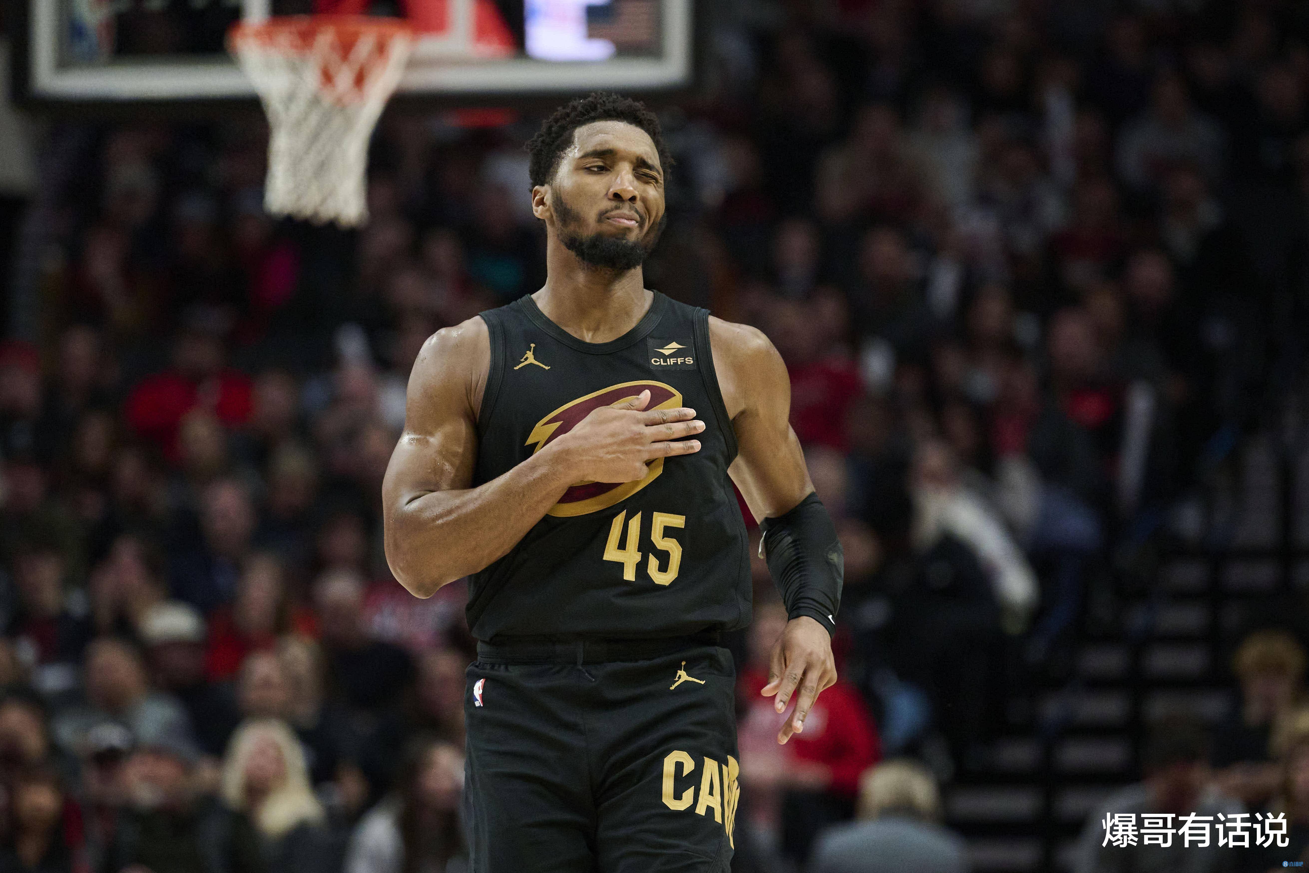 包含黄蜂鏖战公牛，米切尔绝境逆转的词条