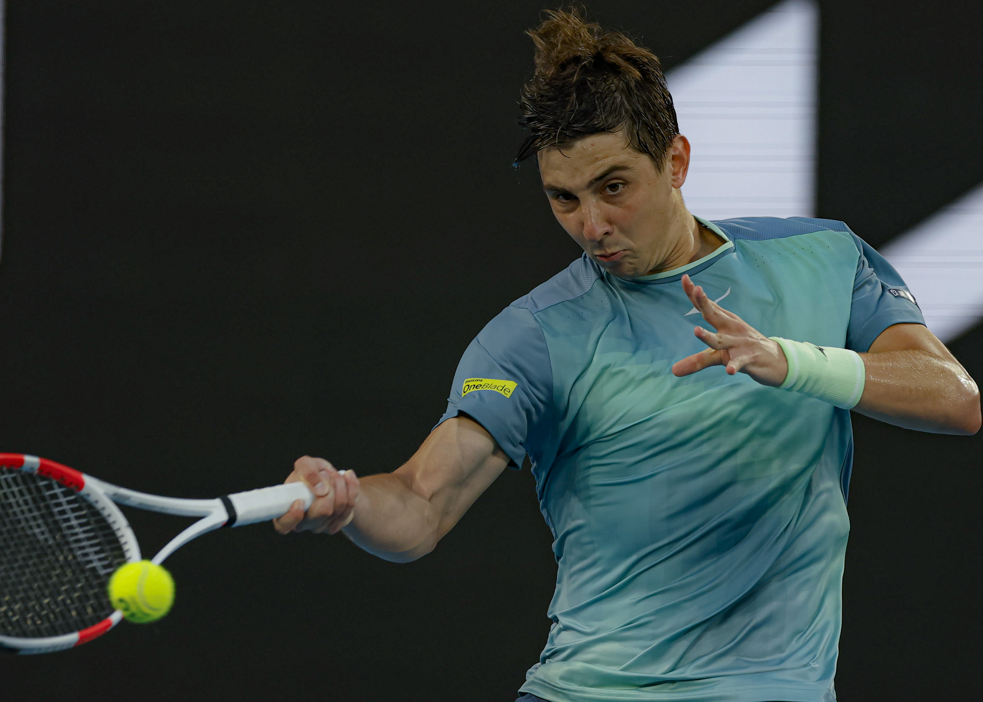 包含澳大利亚网球队碾压意大利网球队，阿尔卡拉斯关键制胜的词条