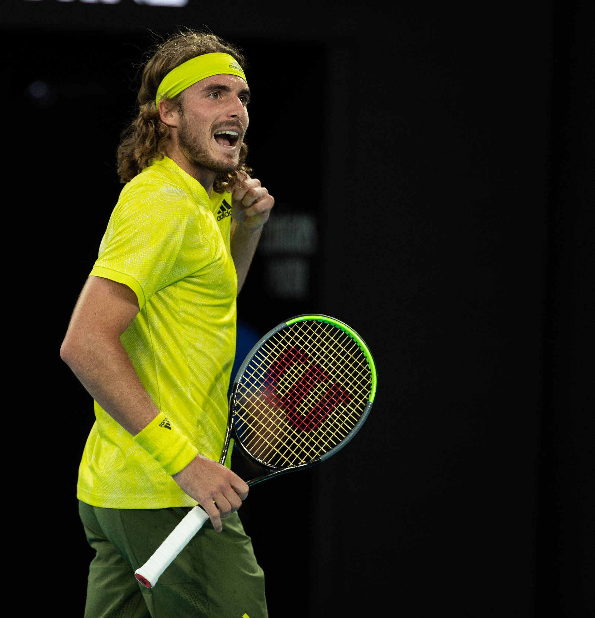 包含意大利网球队轻取日本网球队，西西帕斯高光表现的词条