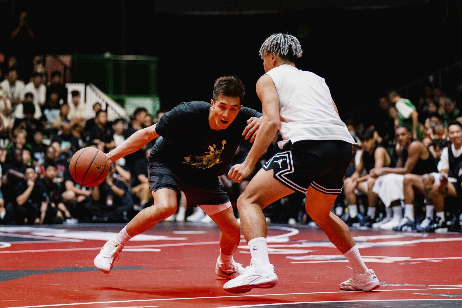 篮球明星的精彩表现赢得球迷喜爱