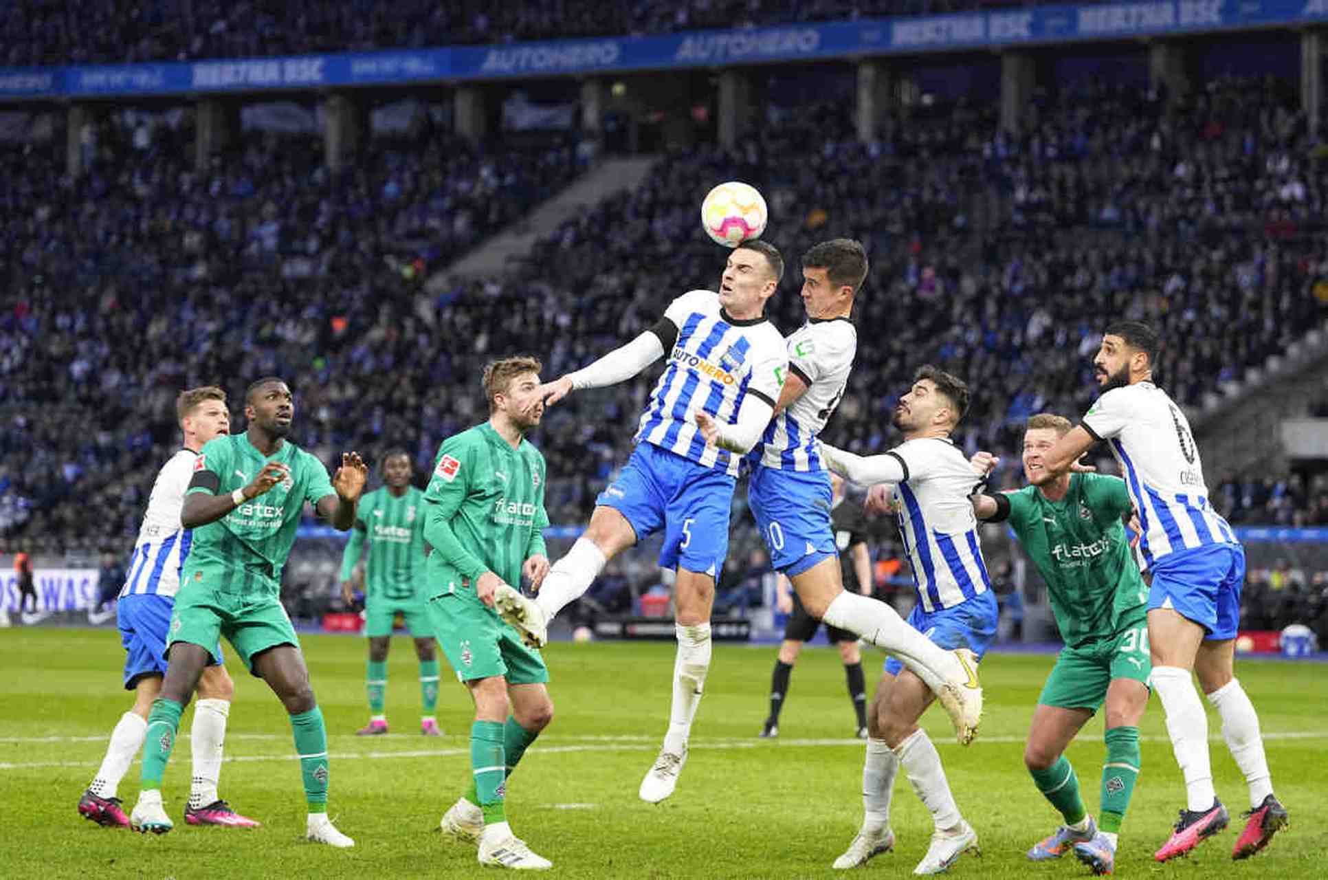 曼城备战莱斯特城,功亏一篑 曼城备战莱斯特城,功亏一篑