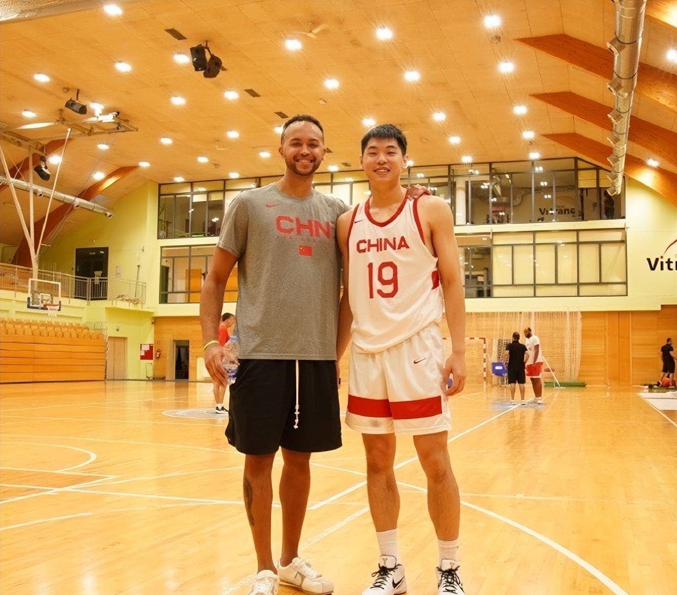 桂林男篮团结一致,势不可挡的简单介绍 桂林男篮团结一致,势不可挡的简单介绍