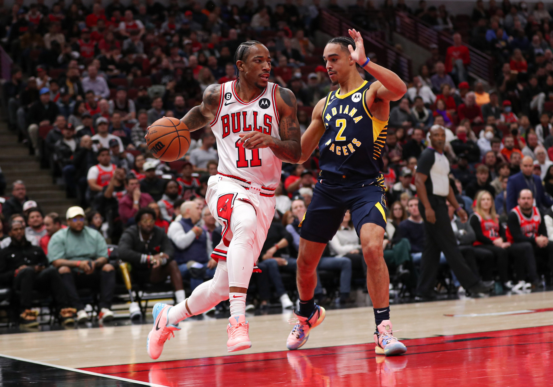 开拓者对阵人利拉德对西蒙斯的碰撞