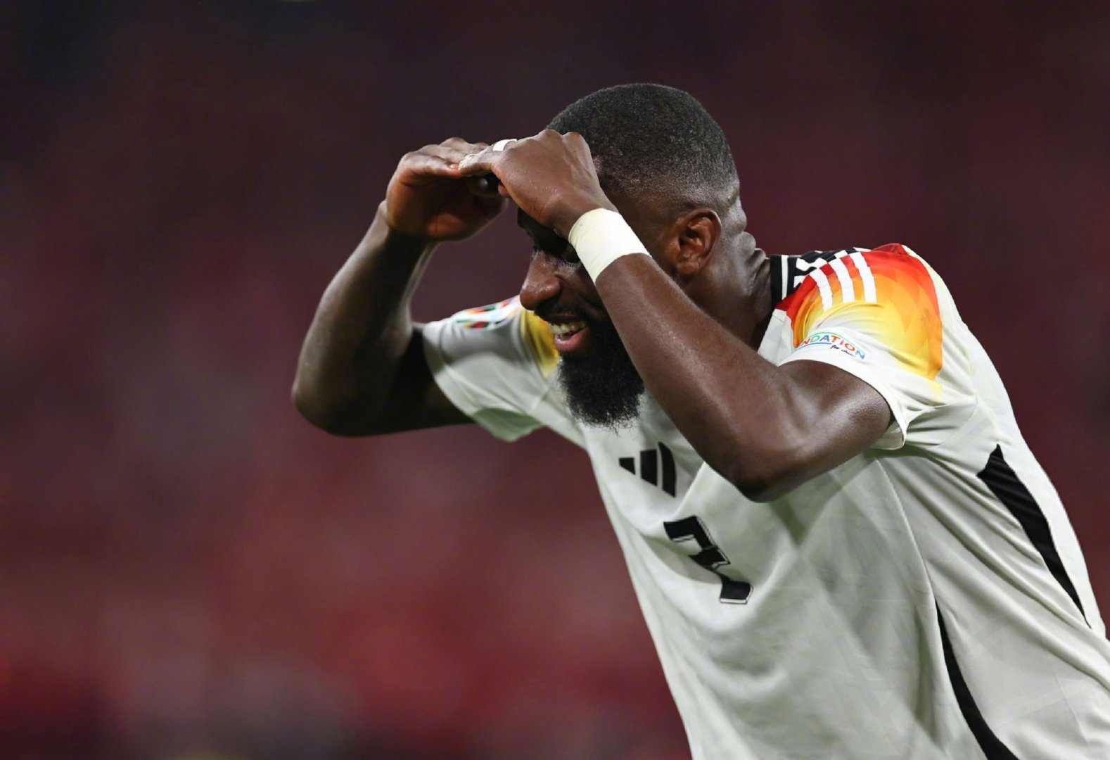 开云体育官网-关于西班牙选手表现突出，赢得掌声的信息