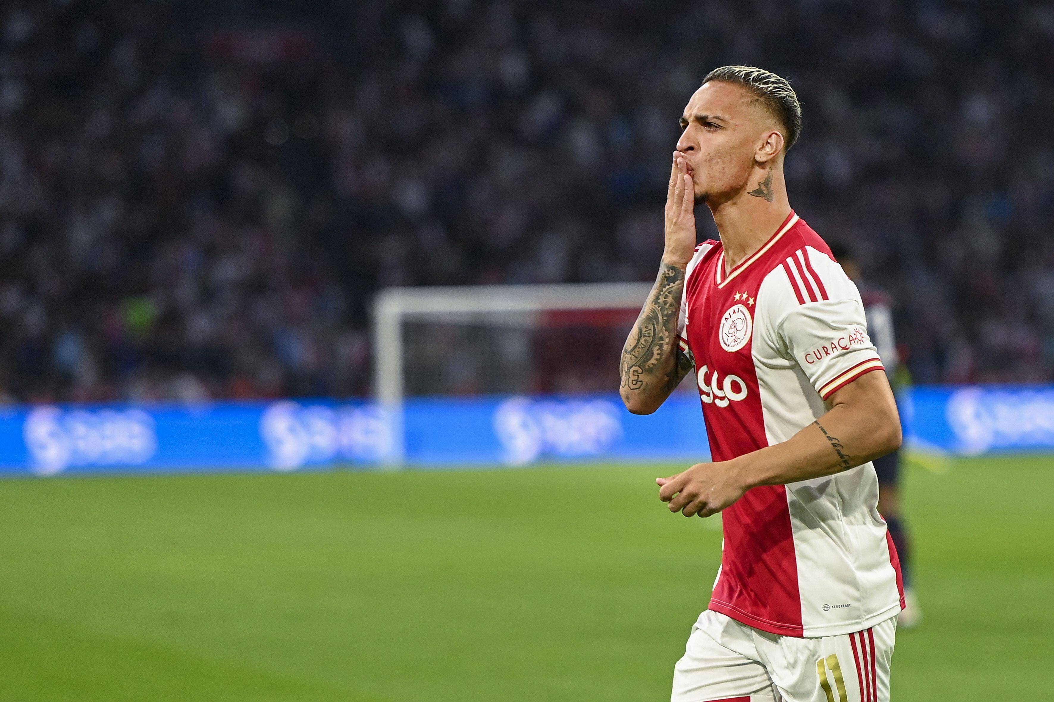 阿贾克斯惊险逆转，卫冕荷甲冠军