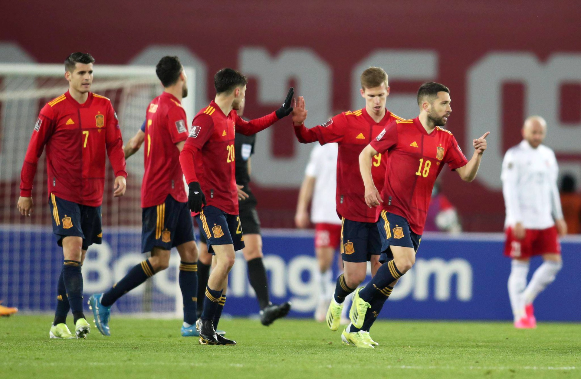 包含立陶宛男篮鏖战西班牙男篮，恩比德爆发神勇的词条