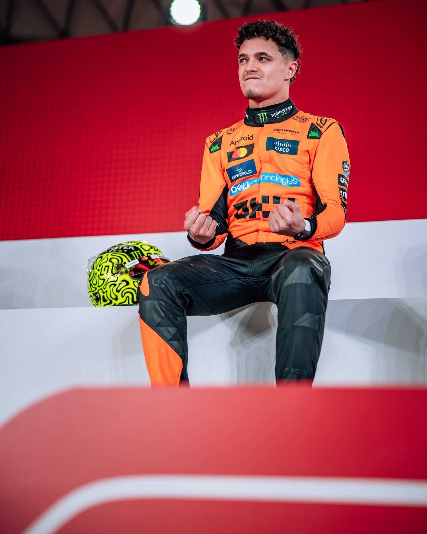 雷诺车队险胜阿斯顿马丁,汉密尔顿统治全场的简单介绍 雷诺车队险胜阿斯顿马丁,汉密尔顿统治全场的简单介绍