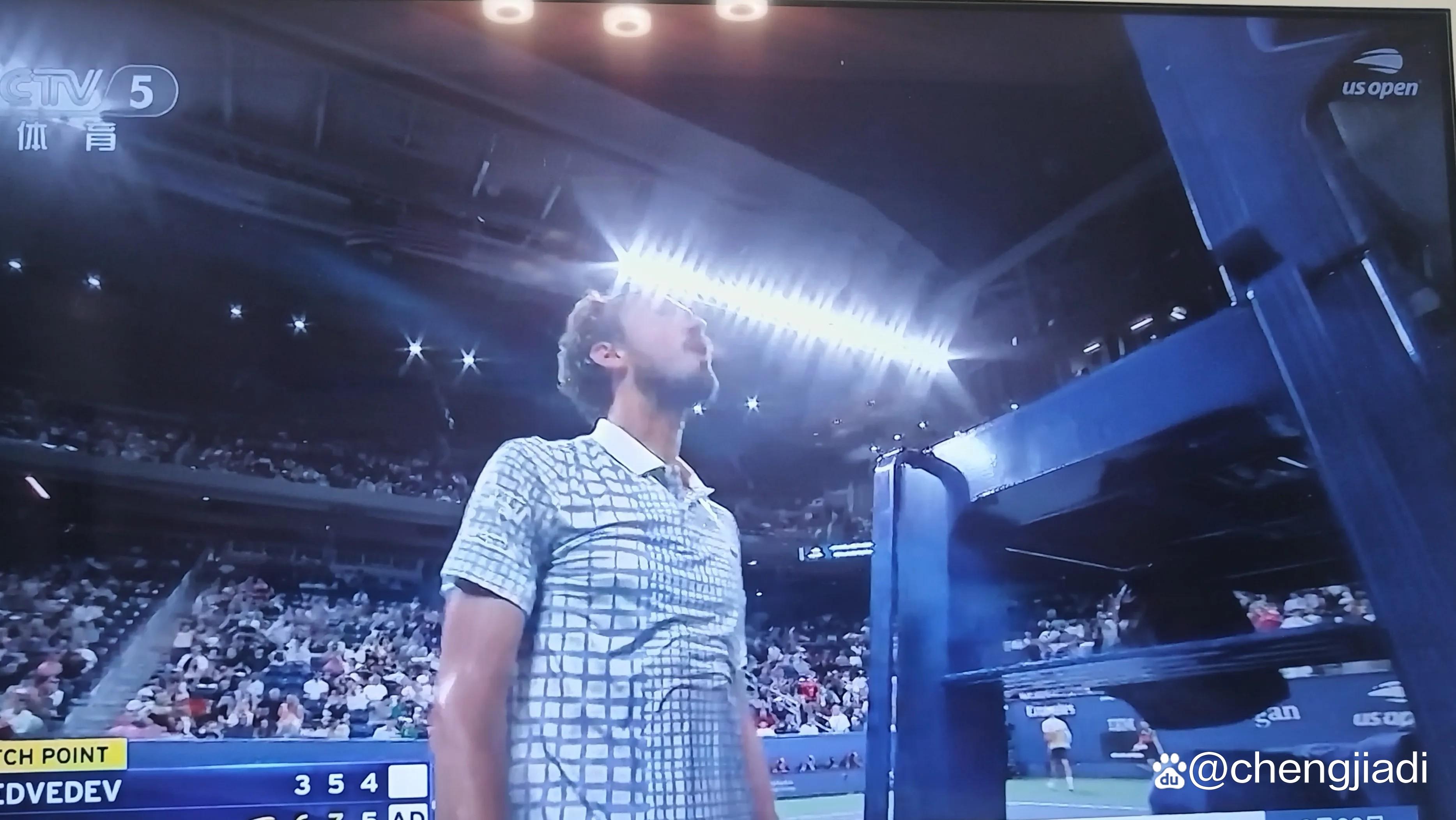 开云体育直播-美网险胜法网，梅德韦杰夫扛起全队的简单介绍