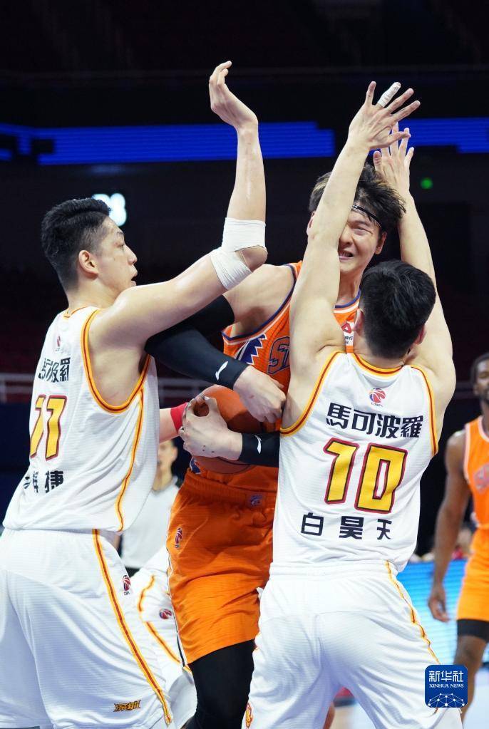 包含福建队翻盘深圳队，王哲林惊艳四座的词条