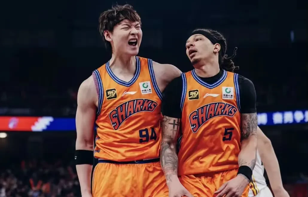 包含福建队翻盘深圳队，王哲林惊艳四座的词条