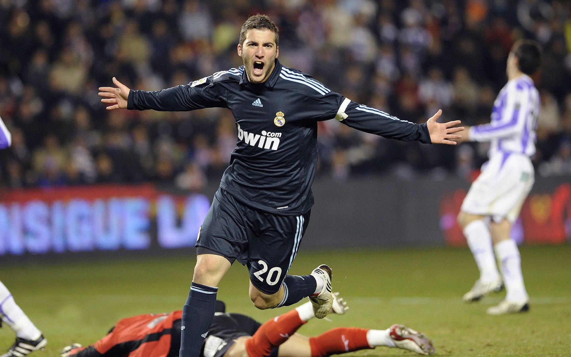 街道上的非洲风暴，塞内加尔车手踏平奥地利F1焦点战