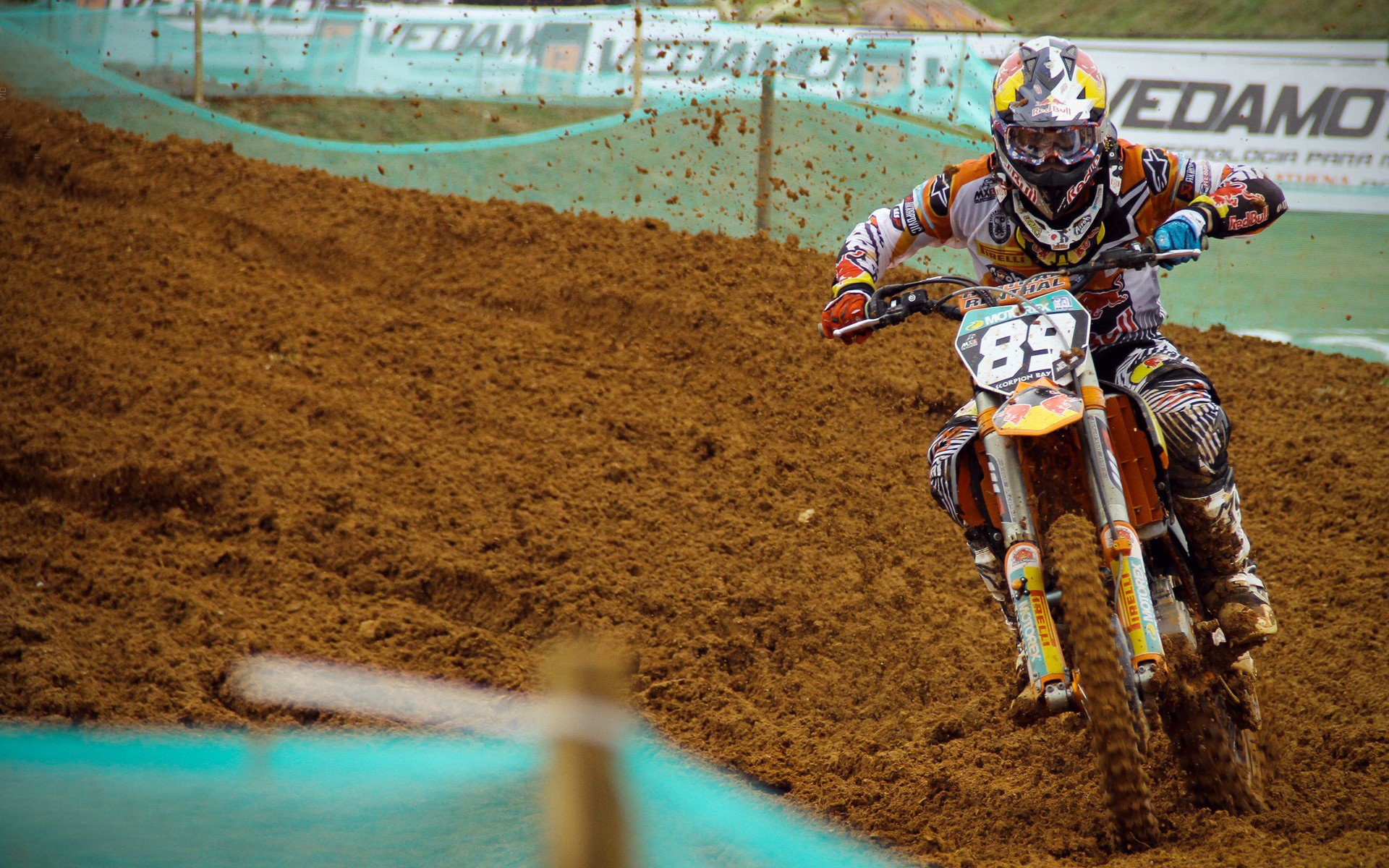 F1引擎与哈登三分雨，当街道赛之夜遇见高能输出