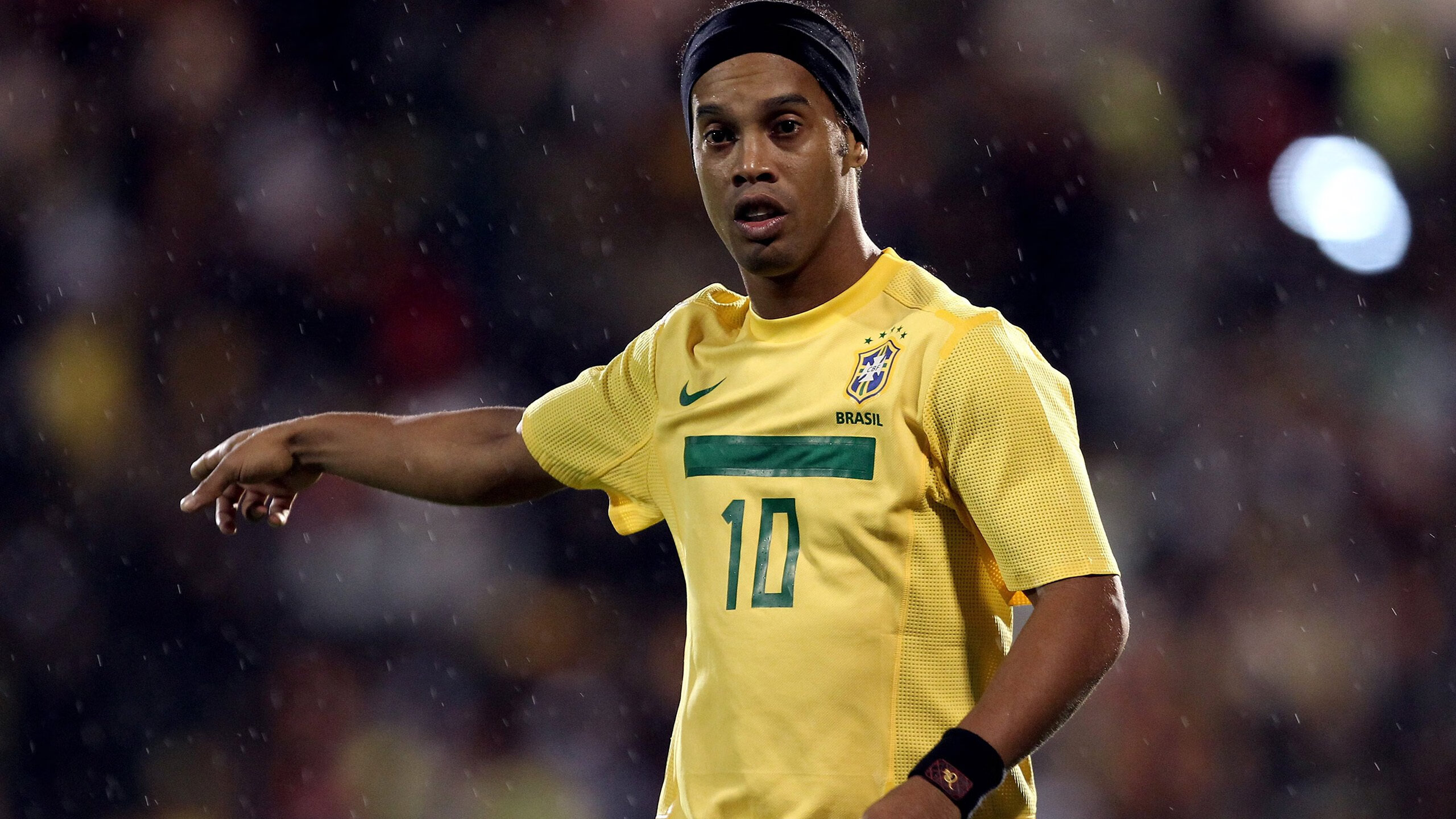 开云体育入口-赛道风云，佩雷兹领衔法拉利力克梅赛德斯，策略与勇气的胜利